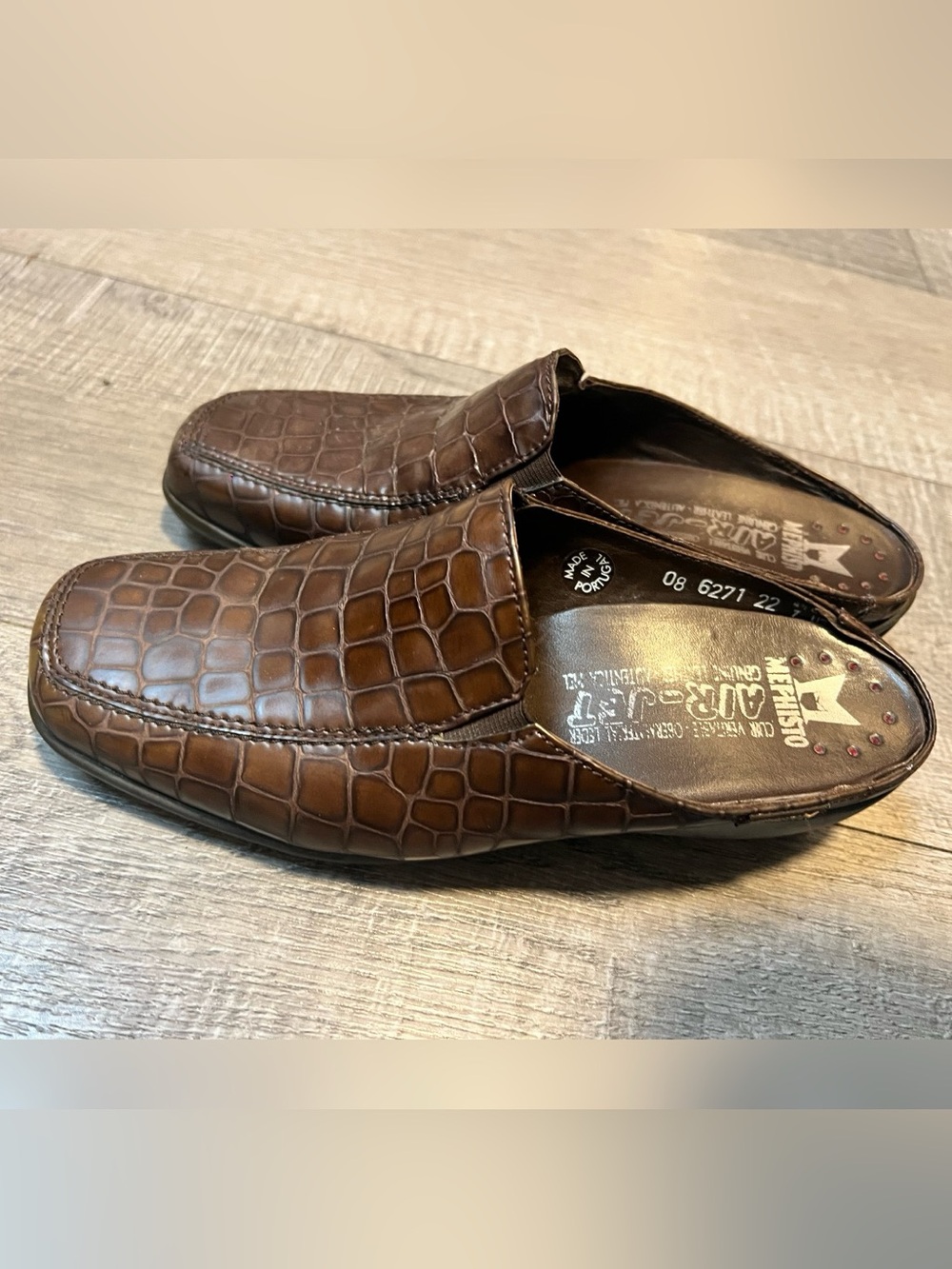 Mephisto Air Jet Womens Size
US 7 Shoes Brown Leather Mules
Gator Print Portugal